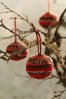Gebreide DROPS Kerstballen van Fabel.  ....