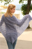 Gebreide DROPS omslagdoek met ribbelst en kantpatroon van Kid-Silk.